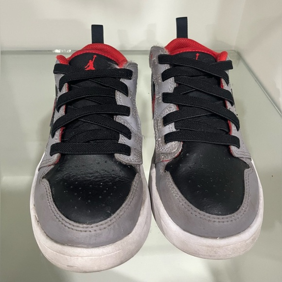 Nike Air Jordan’s Kids Black and Red Sneakers 13c - Picture 4 of 8